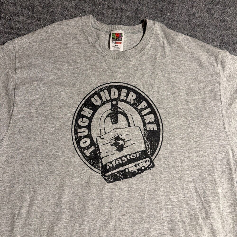 Master Padlock T-Shirt Mens Size XL Gray Fruit Of The Loom Tough Under Fire
